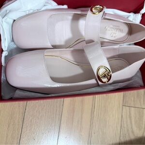Valentino Garavani Vlogo Locker Mary Jane Flats-Rose Quartz Pink